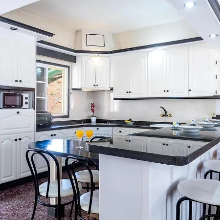 Seaside Arico, Calle La Caleta