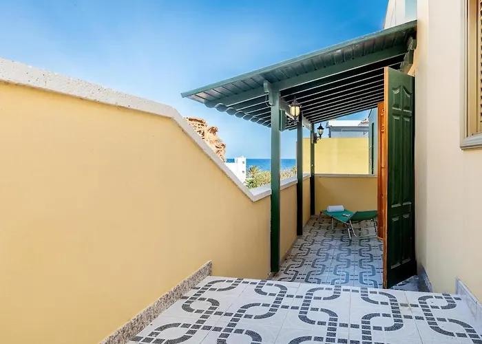 Seaside Arico, Calle La Caleta