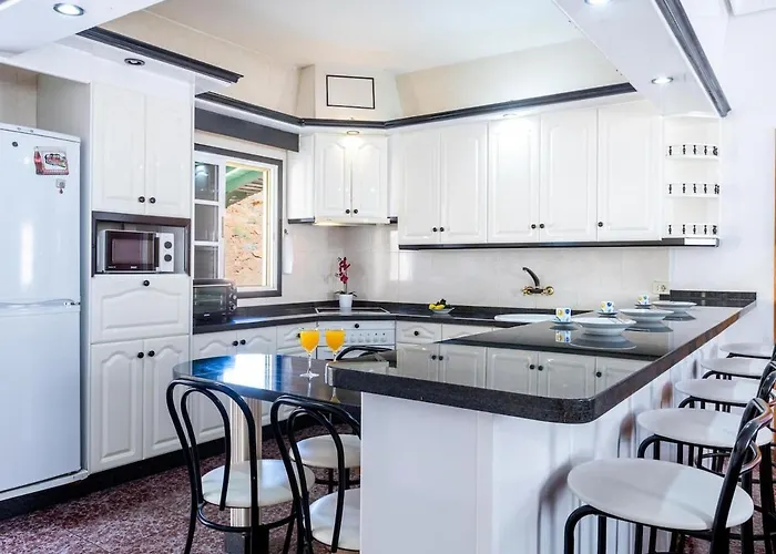 Seaside Arico, Calle La Caleta